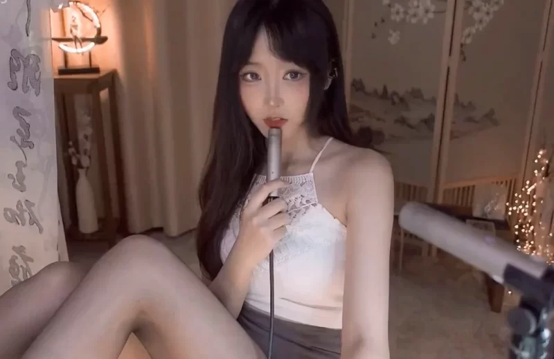斗鱼顶流二呆酱的“ASMR”:一枚火箭,叩开专属的声感秘境-橘喵