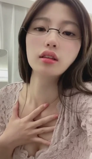 图片[1]-快手玻璃心小猫咪付费定制视频，那个敏感女孩的脆弱与温柔-橘喵