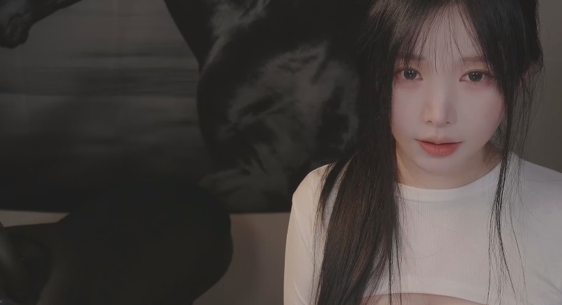 图片[1]-探秘韩国ASMR女王Yoonying的会员私藏——《可疑的骑马商店》，用3Dio双耳麦克风把骑马店的每一声喘息都藏进了耳廓里-橘喵